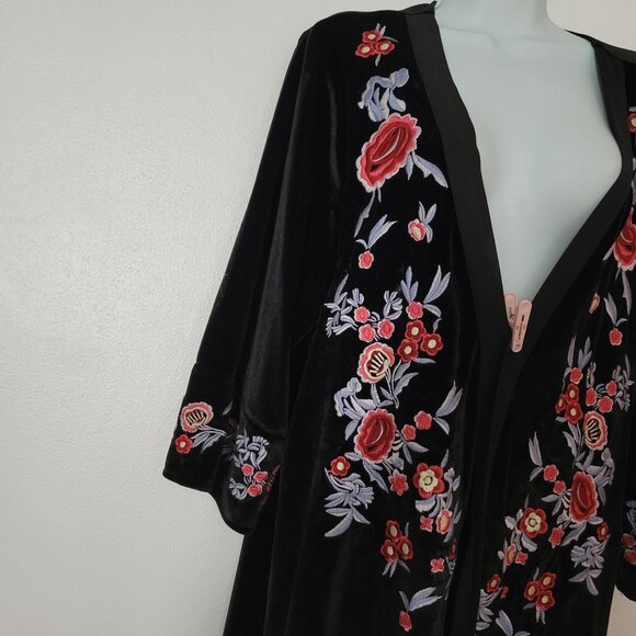 Black Velvet Floral Embroidered Kimono Cardigan Torrid Plus Size - Picture 12 of 13